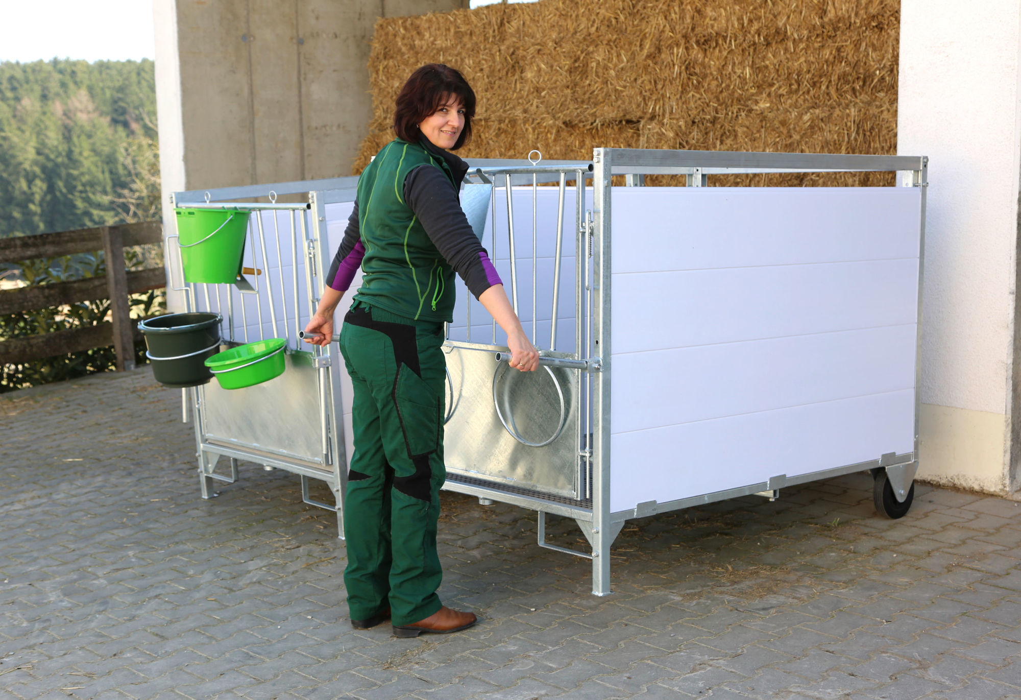 Stal- en bouwemmer, 12 l olijfgroen